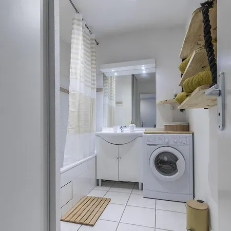 Spacieux Proche Aeroport Et Airbus Apartment *