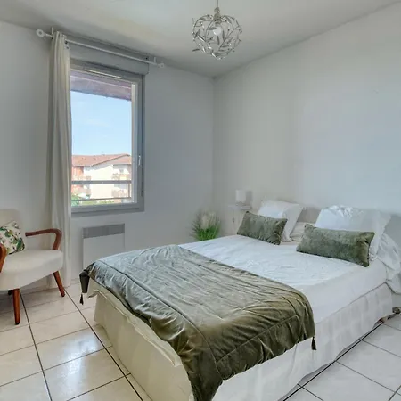 Spacieux Proche Aeroport Et Airbus Appartement