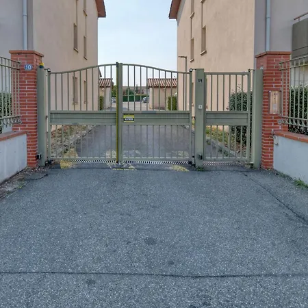 Spacieux Proche Aeroport Et Airbus Appartement